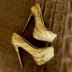 Just Fab Gold and Black lace heels